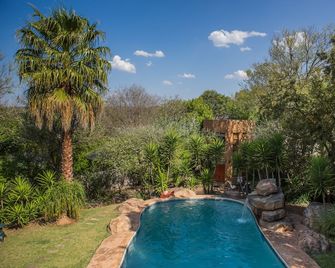 Moonflower Cottages - Johannesburg - Pool