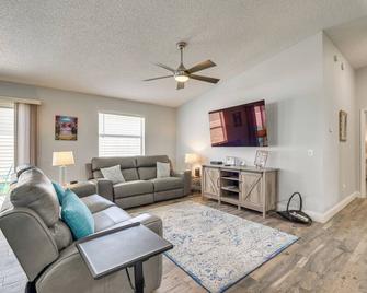 The Villages Abode with Community Pools, Golf and More - The Villages - Living room