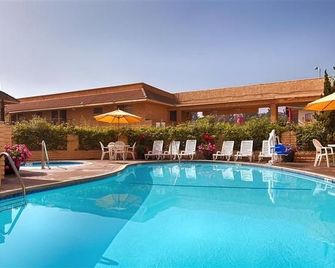 Monterey Park Inn - Monterey Park - Pool