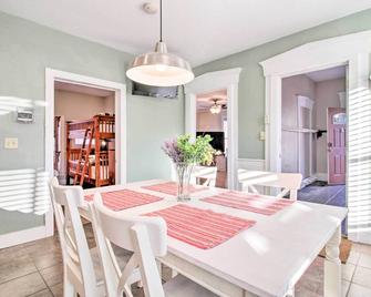 Comfy Ludlow Apartment ~ 3 Mi to Okemo Resort - Ludlow - Essbereich