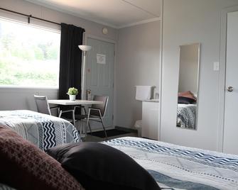 Maison Lebreux - Motel - Petite-Vallée - Bedroom