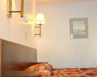 Sunset Motel - Creston - Bedroom