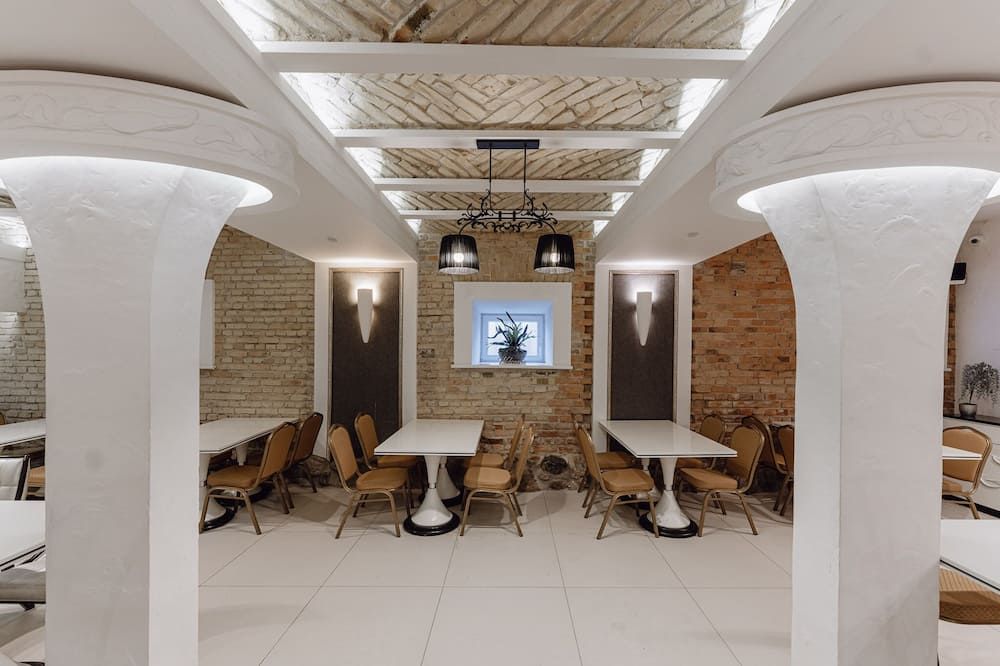 Art Hotel Moon Garden - וילנה - מסעדה