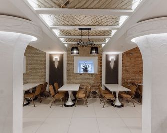 Art Hotel Moon Garden - וילנה - מסעדה