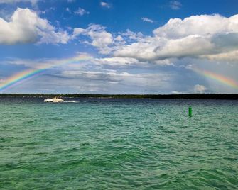 The Main Cabin At Higgins Lake - True North Cabin Rentals - Roscommon - Playa