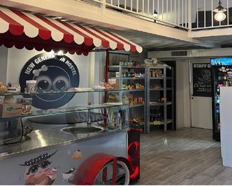 New Generation Hostel Como Lake - Como - Tienda