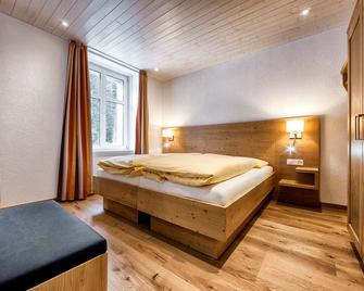 Hotel Alpensonne - Panoramazimmer & Restaurant - Arosa - Schlafzimmer