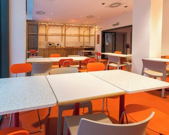 easyHotel Barcelona La Sagrera - Barcelona - Restaurante