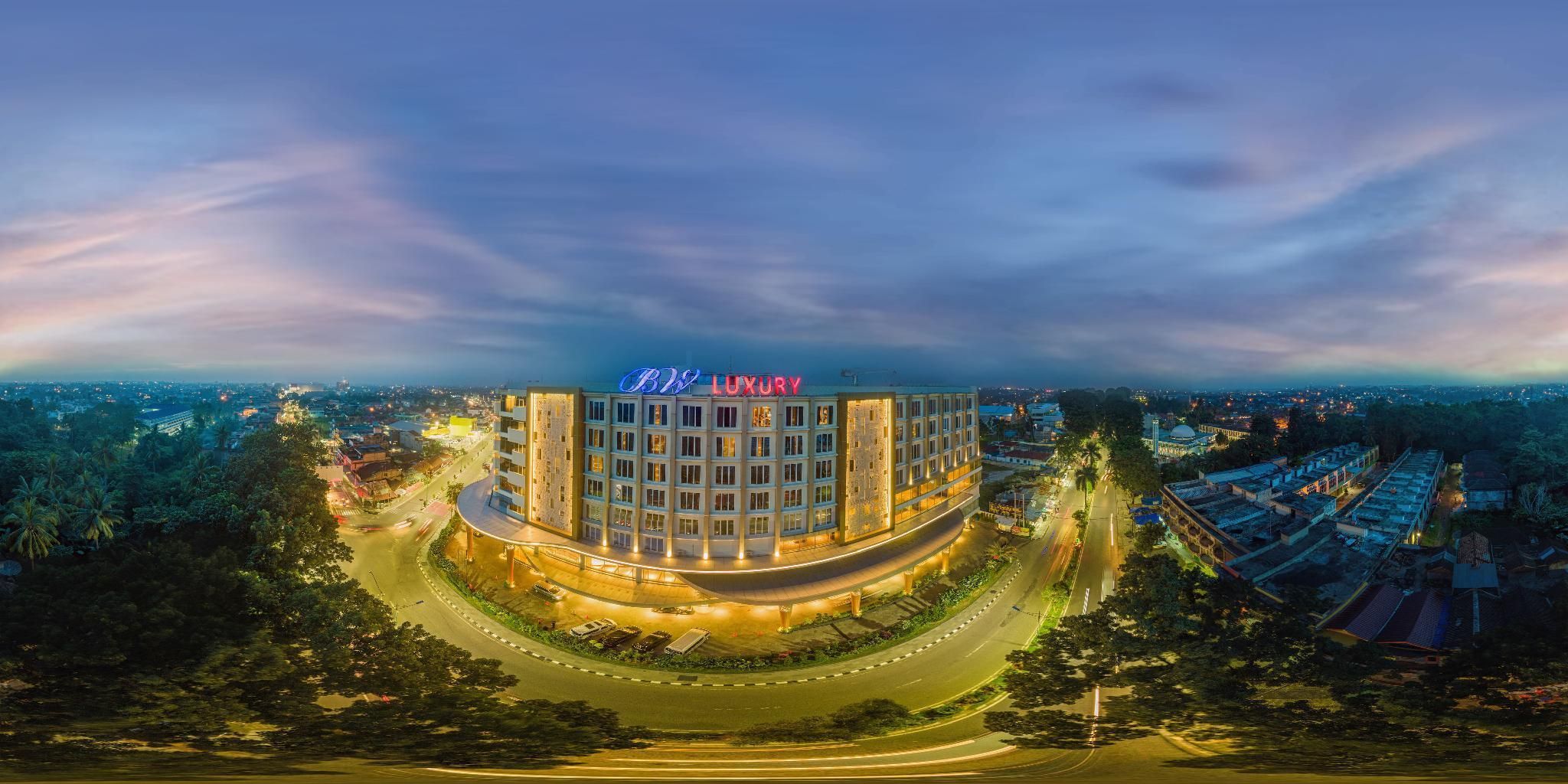 Bw Luxury Jambi - Jambi - Gebäude