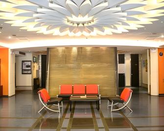 Motel Shaoxing Passenger Center Luxun's Hometown - Shaoxing - Lobby