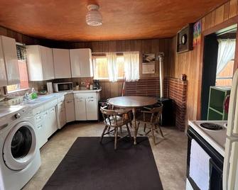 Delightful little gingerbread 4-bedroom house with WiFi in Walden - Walden - Cocina