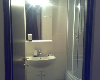 Hotel Corso - Buzău - Bathroom