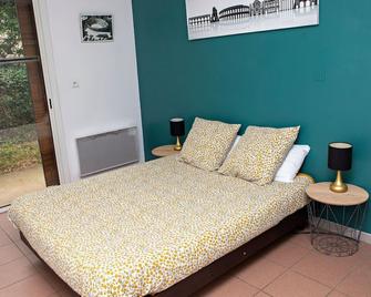 Auberge de Jeunesse HI Nîmes - Nîmes - Chambre