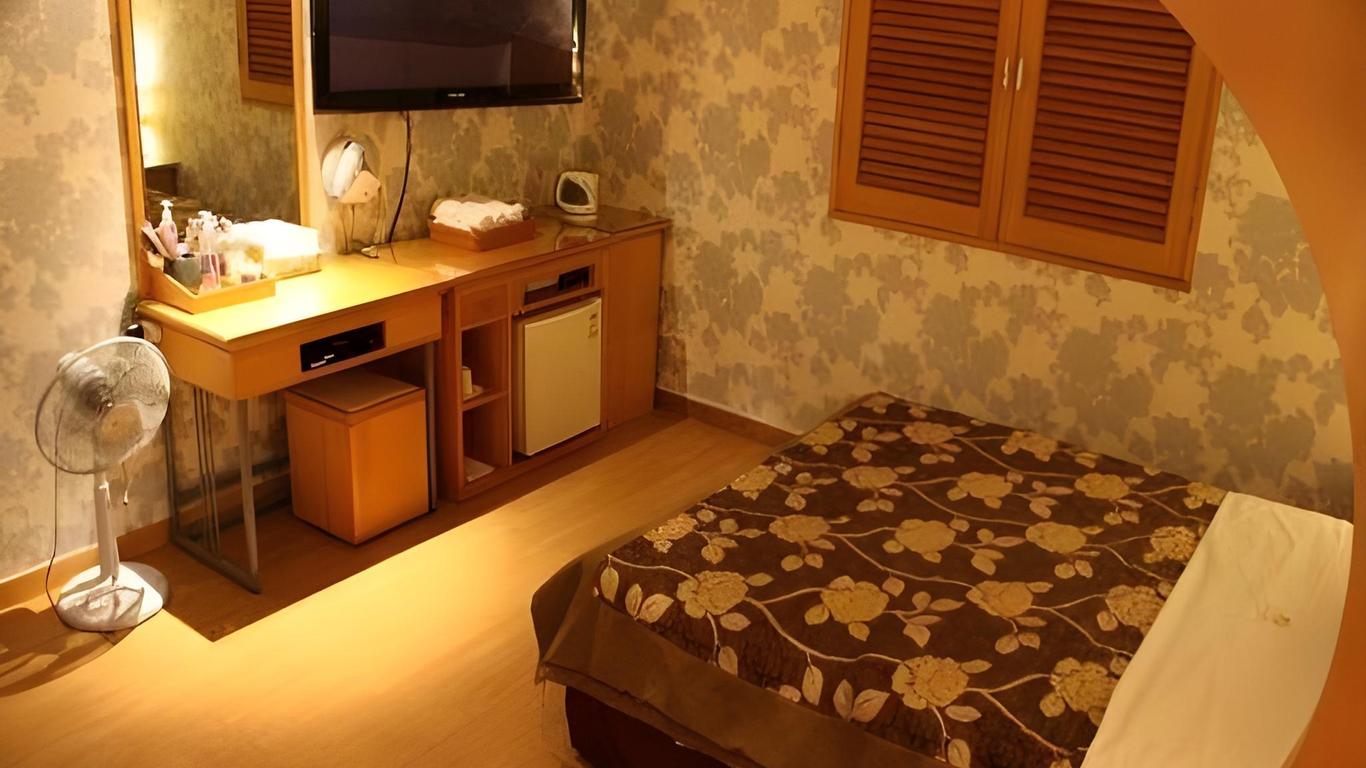 Hwajeong Hotel