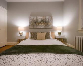 Toronto Midtown Cozy - Sleeps 6 with private parking - Toronto - Bedroom