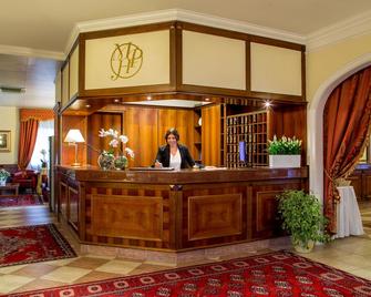 Marini Park Hotel - Castel di Leva - Рецепція