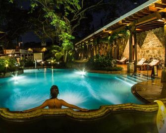 Hotel Museo Spa Casa Santo Domingo - Antigua - Pool