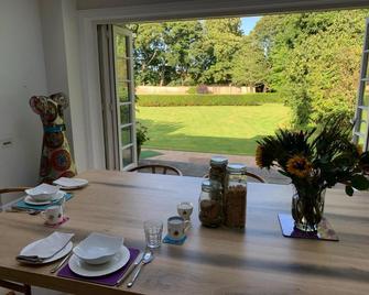 The Old Vicarage, Evenley. Brackley. - Brackley - Dining room