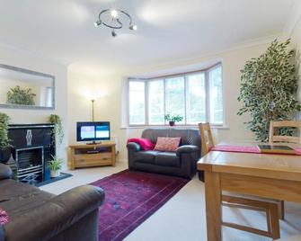 Poplar House Serviced Apartments - York - Living room