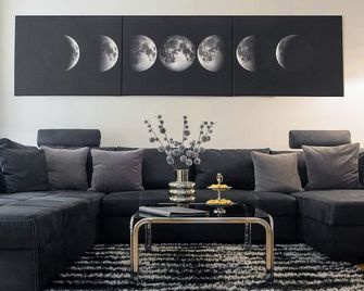 Space Age Design-Luxus-Apartment, Terrasse, Zentral - Gera - Wohnzimmer