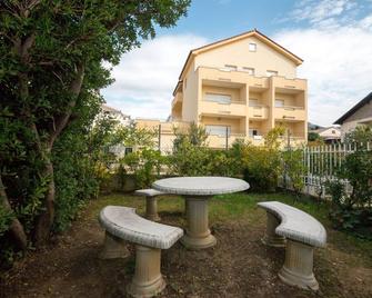 Apartments Ante - Kastela - Patio