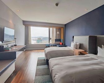 Holiday Inn Express Zhoushan Dinghai By IHG - Zhoushan - Bedroom