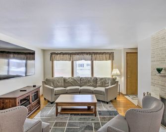 Green Bay Home 3 Blocks to Lambeau Field! - Green Bay