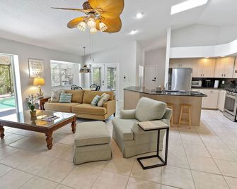 Coastal Beautiful Pool Home All To Yourself! - Vero Beach - Living room