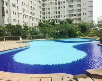 Comfy and Modern 2BR Seasons City Apartment with City View - Jakarta - Piscine