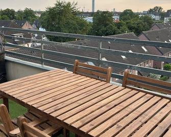 Stilvolle & Moderne Ferienwohnung in Rath Düsseldorf - Düsseldorf - Balcon
