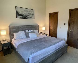 Spacious 2 bedroom, +loft, 2 full bath, dog-friendly condo for the whole family - Cortland - Bedroom