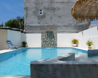 Casa de Huéspedes Nayomi By Rotamundos - Playa de Chachalacas - Pool