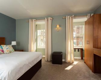 Queens Head Hotel - Berwick-Upon-Tweed - Bedroom