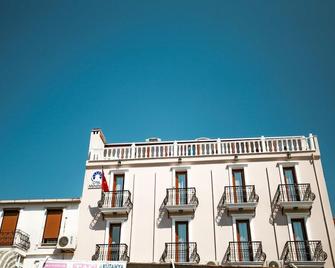 Menendi Otel - Foça - Edificio