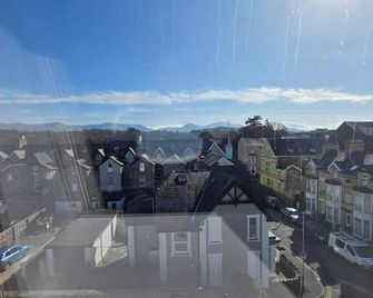 The Menai Hotel and Bar - Bangor