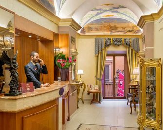 Hotel Forte - Rome - Front desk