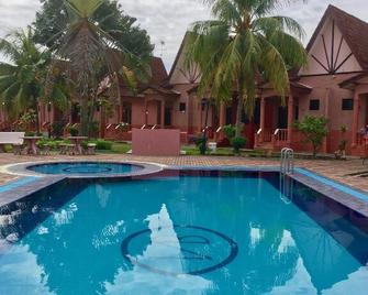 OYO 441 Inb Resort - Malakka - Uima-allas