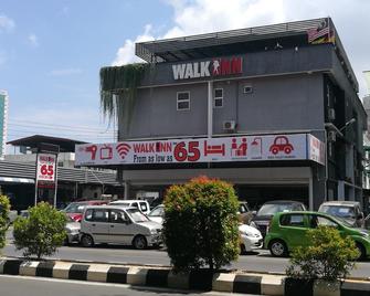 Walk Inn - Miri - Building