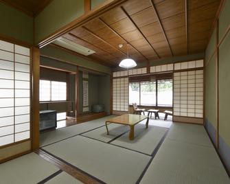 Zen Hostel - Yamanouchi - Essbereich