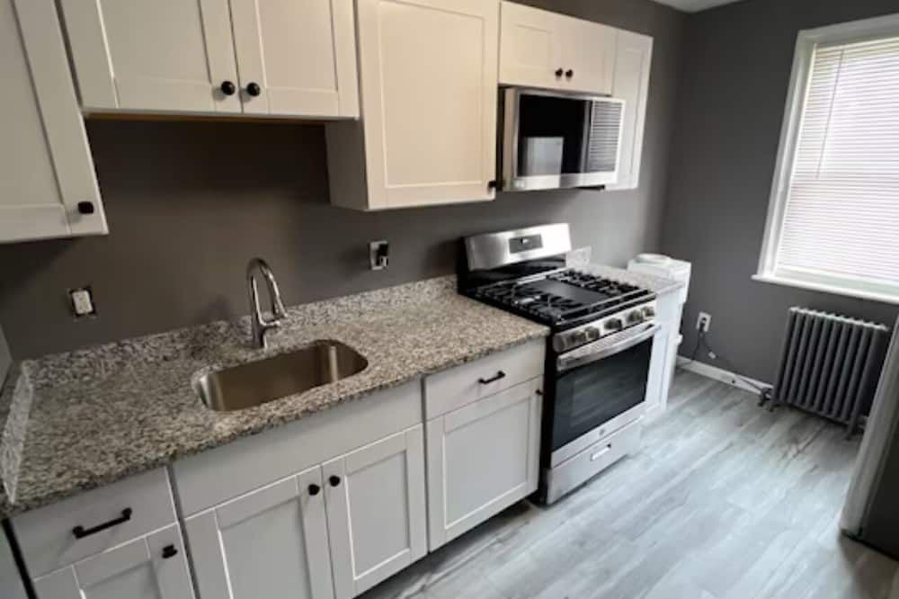 Delightful apartment with AC in Lansdowne