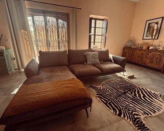 Guest house at the gateway to the Agafay desert - Agdal - Salon