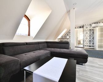 Végvári Hotel Eger - Eger - Pokój dzienny
