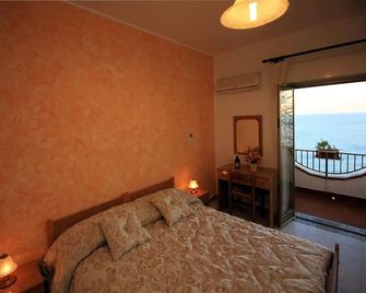 Camere Santa Margherita - Forza d'Agro