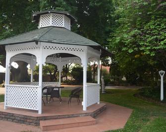 Airport Gardens Boutique Hotel - Boksburg - Innenhof