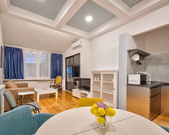Rustaveli N26 Apartments - Tiflis - Wohnzimmer