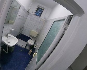 Casa Mia Hostel Sr - Sarandë - Baño