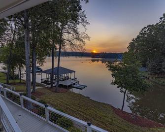 Mark and Faiths Lake House - Jackson - Balcón
