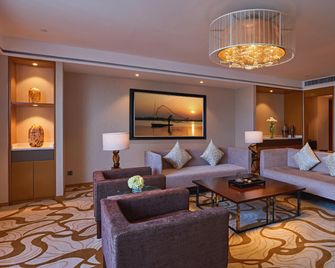 Ravinne Hotel - Beihai - Oturma odası