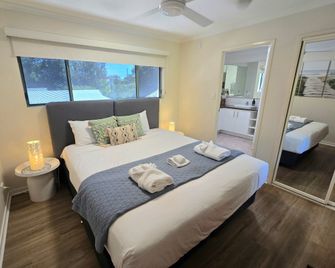 Noosa River Retreat - Noosa Heads - Bedroom