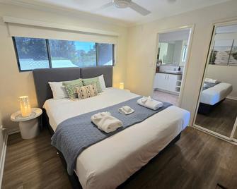 Noosa River Retreat - נוסה הדס - חדר שינה